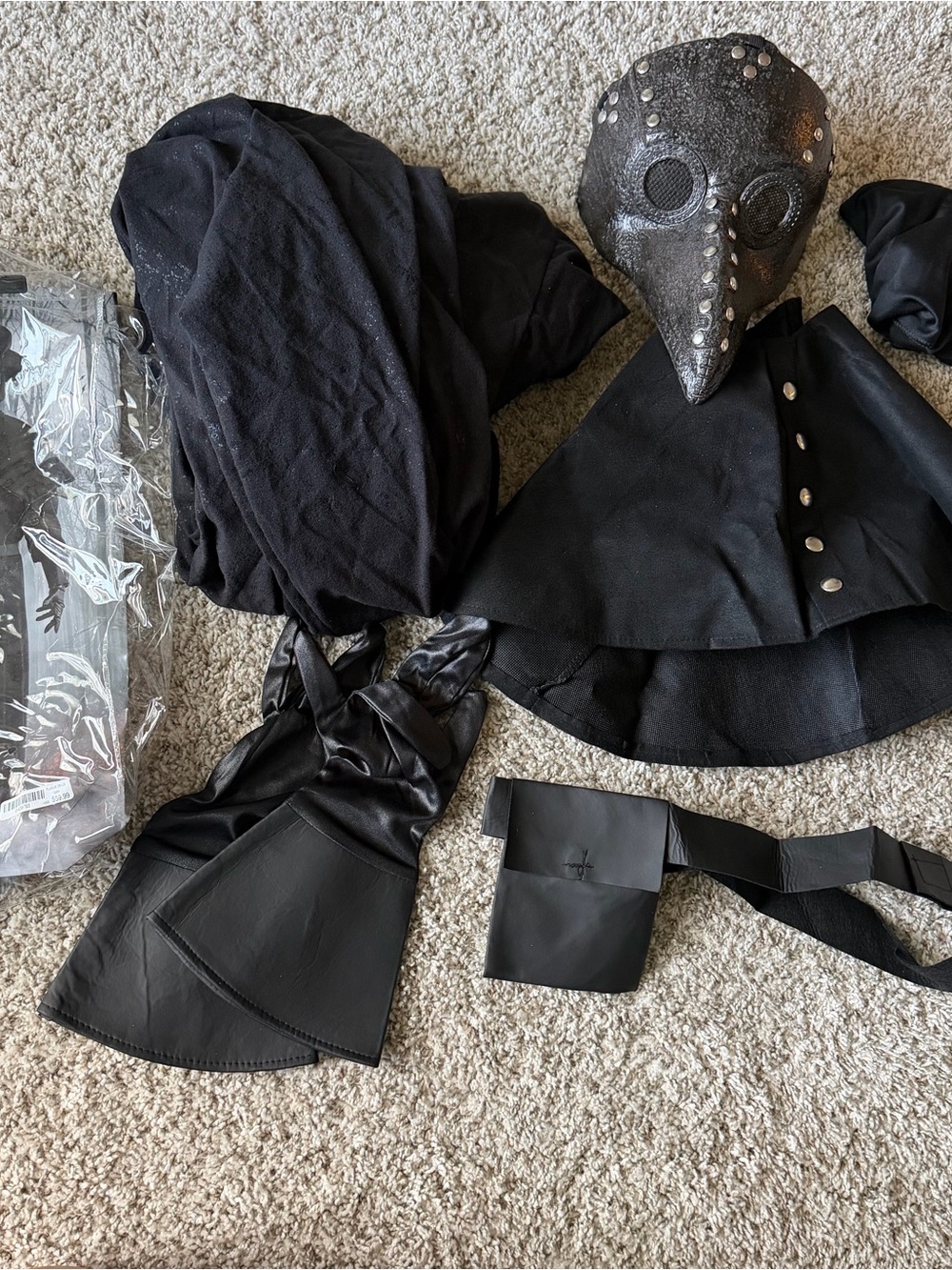 Spirit Halloween Plague Doctor Costume - Picture 3 of 6
